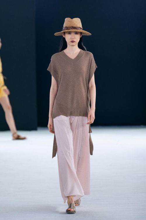 Lorena Antoniazzi 2024春夏系列发布秀 流动的诗意与结构之美